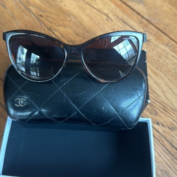 Authentic Chanel sunglasses/ full inclusion - Picture 1 of 5